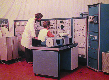 TESLA BS497A, 1975. First Czechoslovak FT-NMR (100 MHz)